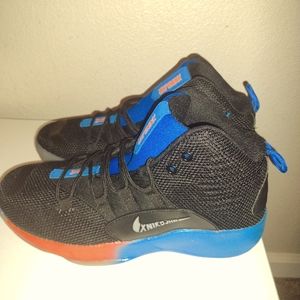 Basketball shoes size 42